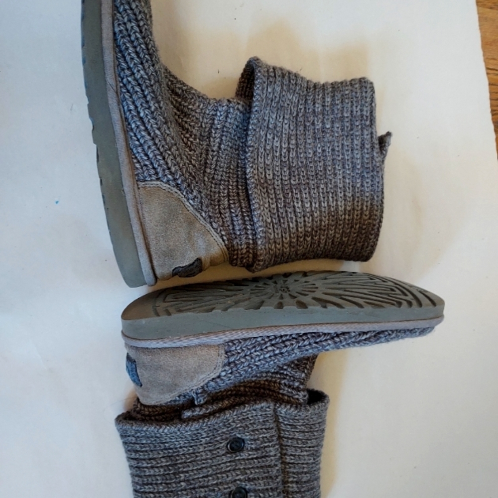 UGG